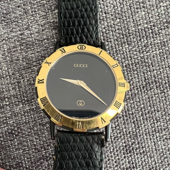GUCCI Vintage 80s Women's Watch 3200 Swiss Quartz NOT TESTED - FOR PARTS/REPAIR - Picture 1 of 16
